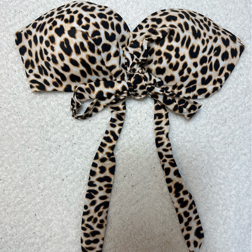 Victoria’s Secret PINK bikini cheetah print bikini top (only) Size Medium